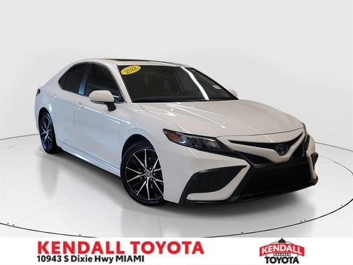 2022 Toyota Camry Hybrid SE