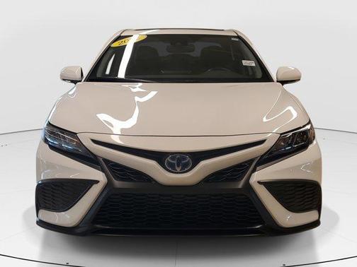 2022 Toyota Camry Hybrid SE