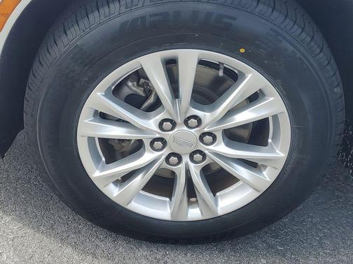 Crystal White Tri-Coat 2023 Cadillac XT5 Luxury