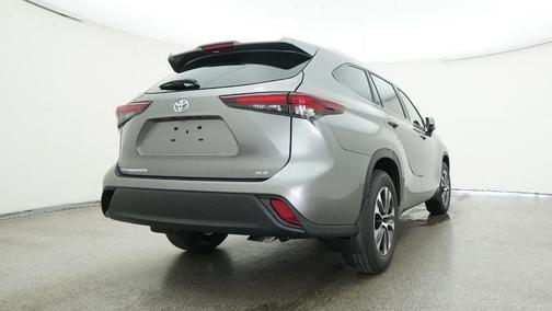 2025 Toyota Highlander XLE