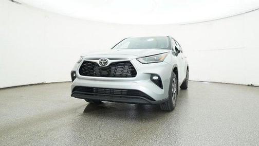 2025 Toyota Highlander XLE