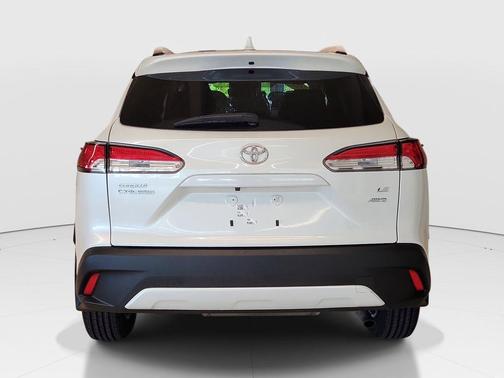 Pearl 2024 Toyota Corolla Cross LE
