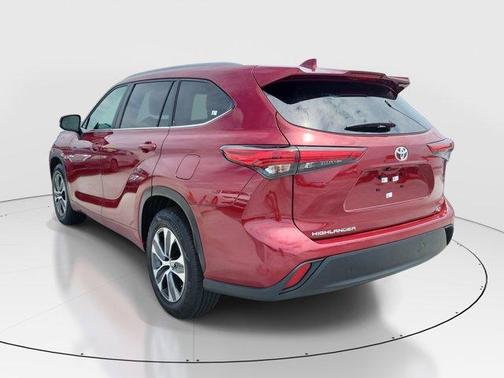 Pearl 2023 Toyota Highlander XLE