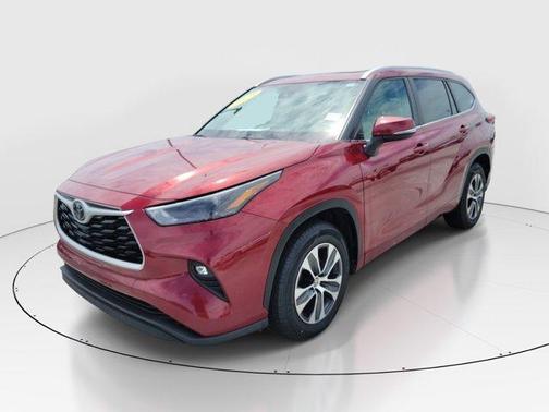 Pearl 2023 Toyota Highlander XLE