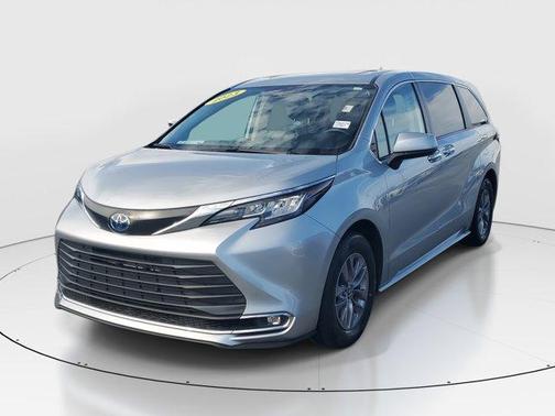 2023 Toyota Sienna XLE