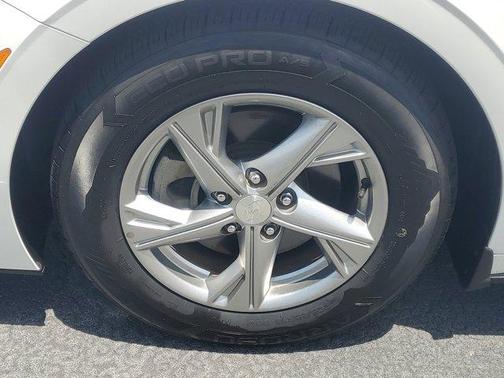 2022 Hyundai SONATA SE