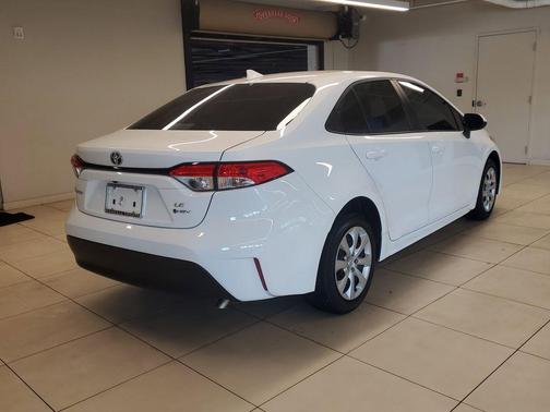 Ice 2025 Toyota Corolla Hybrid LE