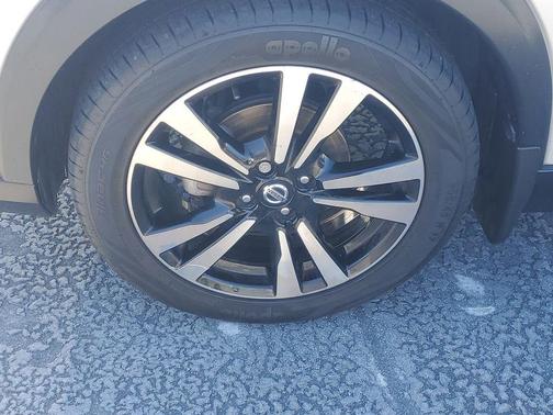 Brilliant Silver 2020 Nissan Kicks SV