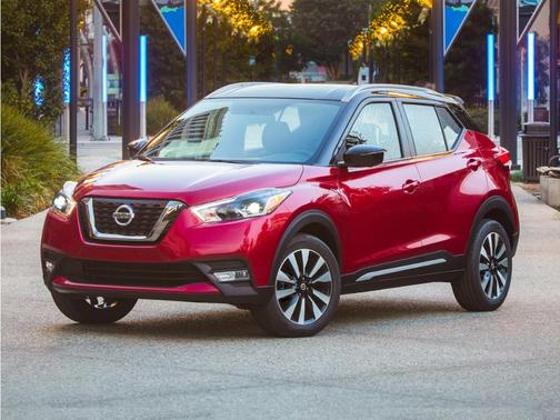 Brilliant Silver 2020 Nissan Kicks SV