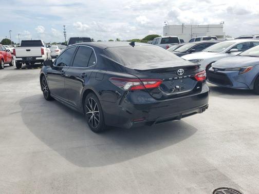 Midnight Black Metallic 2021 Toyota Camry SE