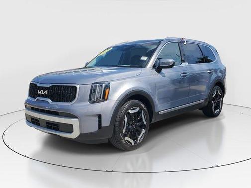 Everlasting Silver 2025 Kia Telluride EX