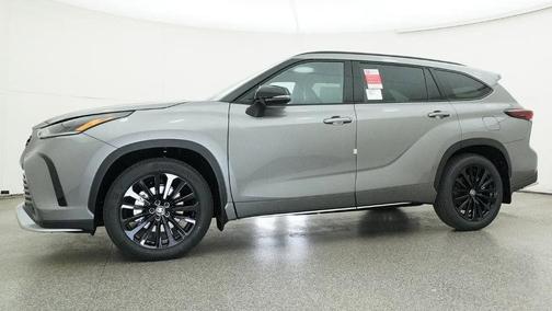 Heavy Metallic 2026 Toyota Highlander XSE