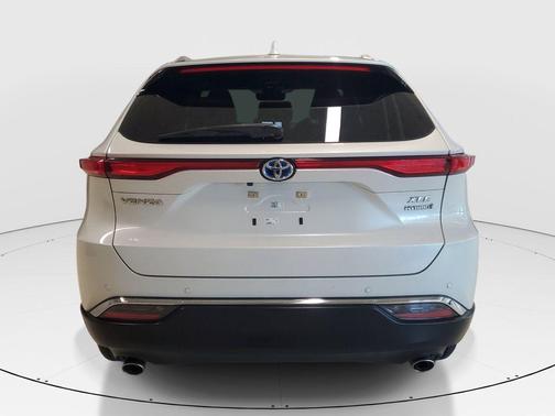 Blizzard Pearl 2021 Toyota Venza XLE