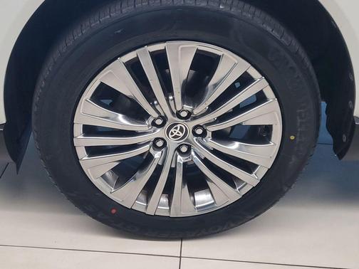 Blizzard Pearl 2021 Toyota Venza XLE