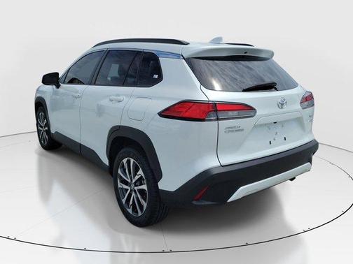 Pearl 2023 Toyota Corolla Cross XLE