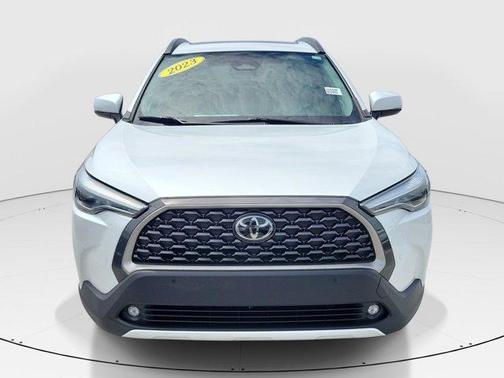 Pearl 2023 Toyota Corolla Cross XLE