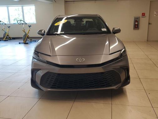 Metal 2025 Toyota Camry SE