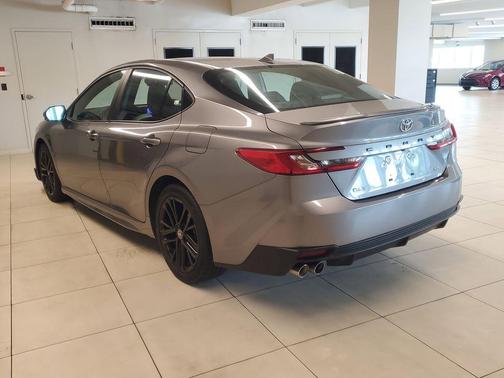 Metal 2025 Toyota Camry SE