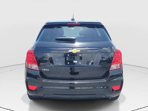 Mosaic Black Metallic 2020 Chevrolet Trax LS