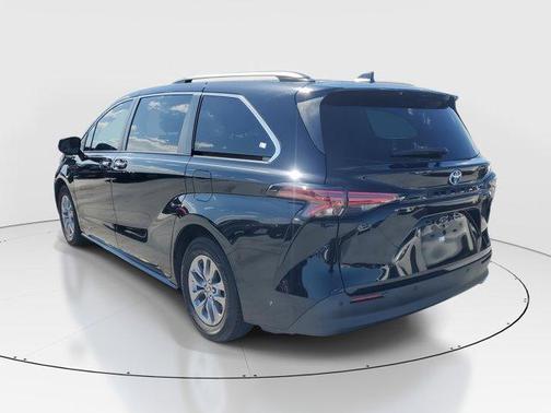 2022 Toyota Sienna XLE