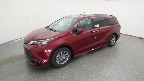 2025 Toyota Sienna XLE 8 Passenger