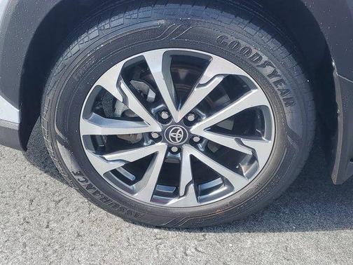 2023 Toyota Corolla Cross XLE