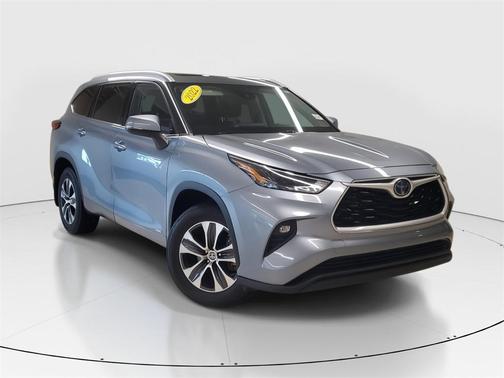 2022 Toyota Highlander Hybrid XLE