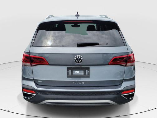 Platinum Gray Metallic 2023 Volkswagen Taos 1.5T SE