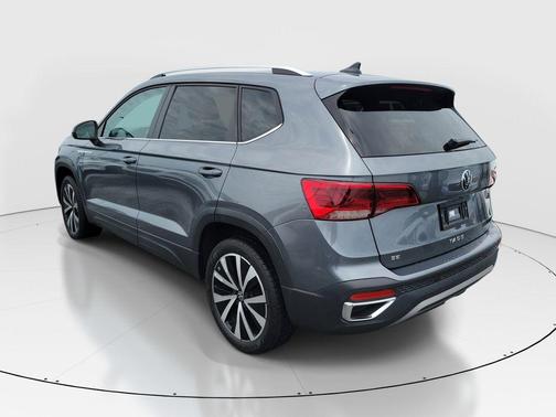 Platinum Gray Metallic 2023 Volkswagen Taos 1.5T SE