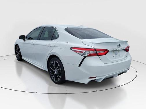 Super White 2020 Toyota Camry SE