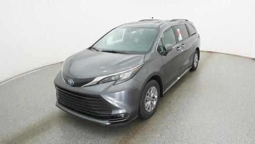 2025 Toyota Sienna XLE