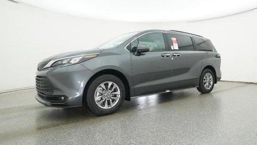 2025 Toyota Sienna XLE