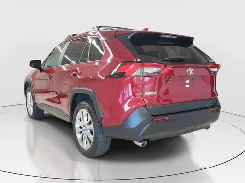 Pearl 2025 Toyota RAV4 XLE Premium