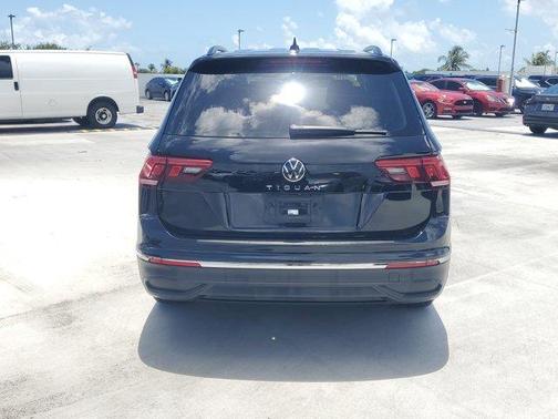 Deep Black Pearl Effect 2023 Volkswagen Tiguan 2.0T S