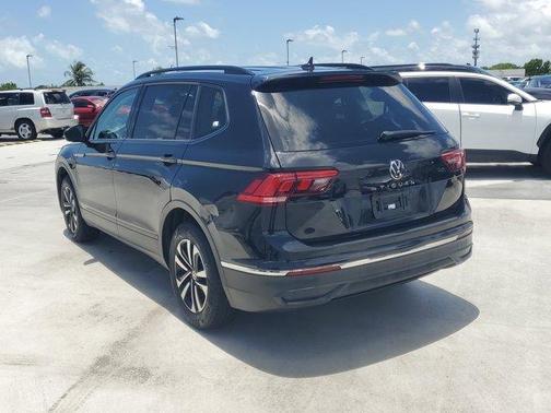Deep Black Pearl Effect 2023 Volkswagen Tiguan 2.0T S