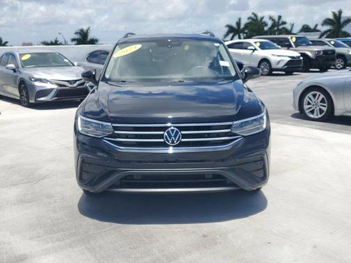 Deep Black Pearl Effect 2023 Volkswagen Tiguan 2.0T S