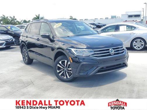 Deep Black Pearl Effect 2023 Volkswagen Tiguan 2.0T S