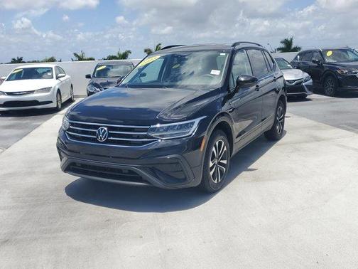 Deep Black Pearl Effect 2023 Volkswagen Tiguan 2.0T S