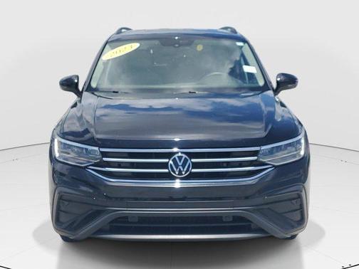 Deep Black Pearl Effect 2023 Volkswagen Tiguan 2.0T S