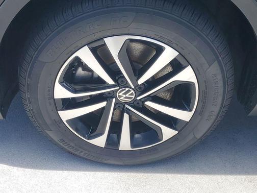 Deep Black Pearl Effect 2023 Volkswagen Tiguan 2.0T S