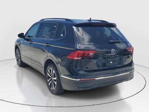 Deep Black Pearl Effect 2023 Volkswagen Tiguan 2.0T S