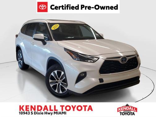 Pearl 2024 Toyota Highlander Hybrid XLE