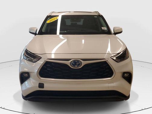 Pearl 2024 Toyota Highlander Hybrid XLE