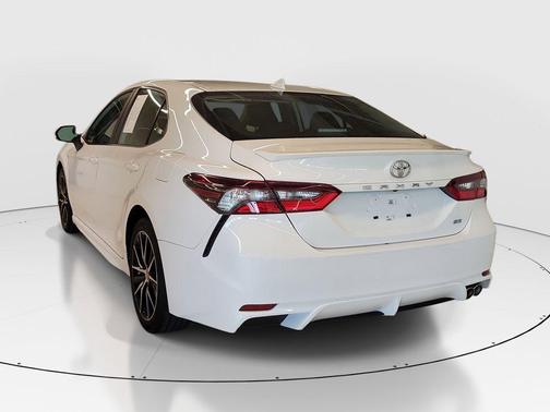 Ice 2023 Toyota Camry SE