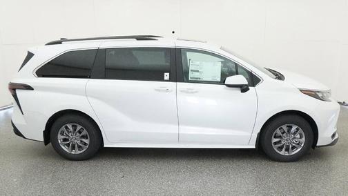 Pearl 2026 Toyota Sienna XLE 8 Passenger