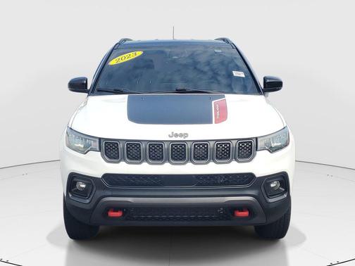 Bright White Clearcoat 2023 Jeep Compass Trailhawk