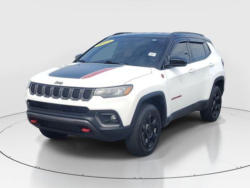 Bright White Clearcoat 2023 Jeep Compass Trailhawk