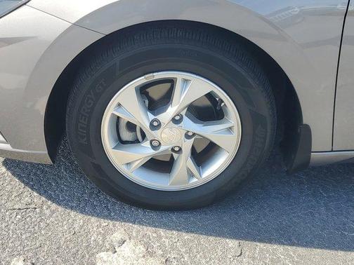 2023 Hyundai ELANTRA SE