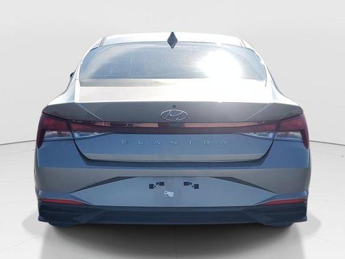 2023 Hyundai ELANTRA SE