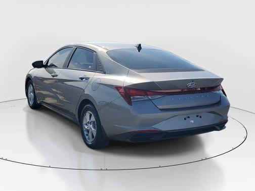 2023 Hyundai ELANTRA SE